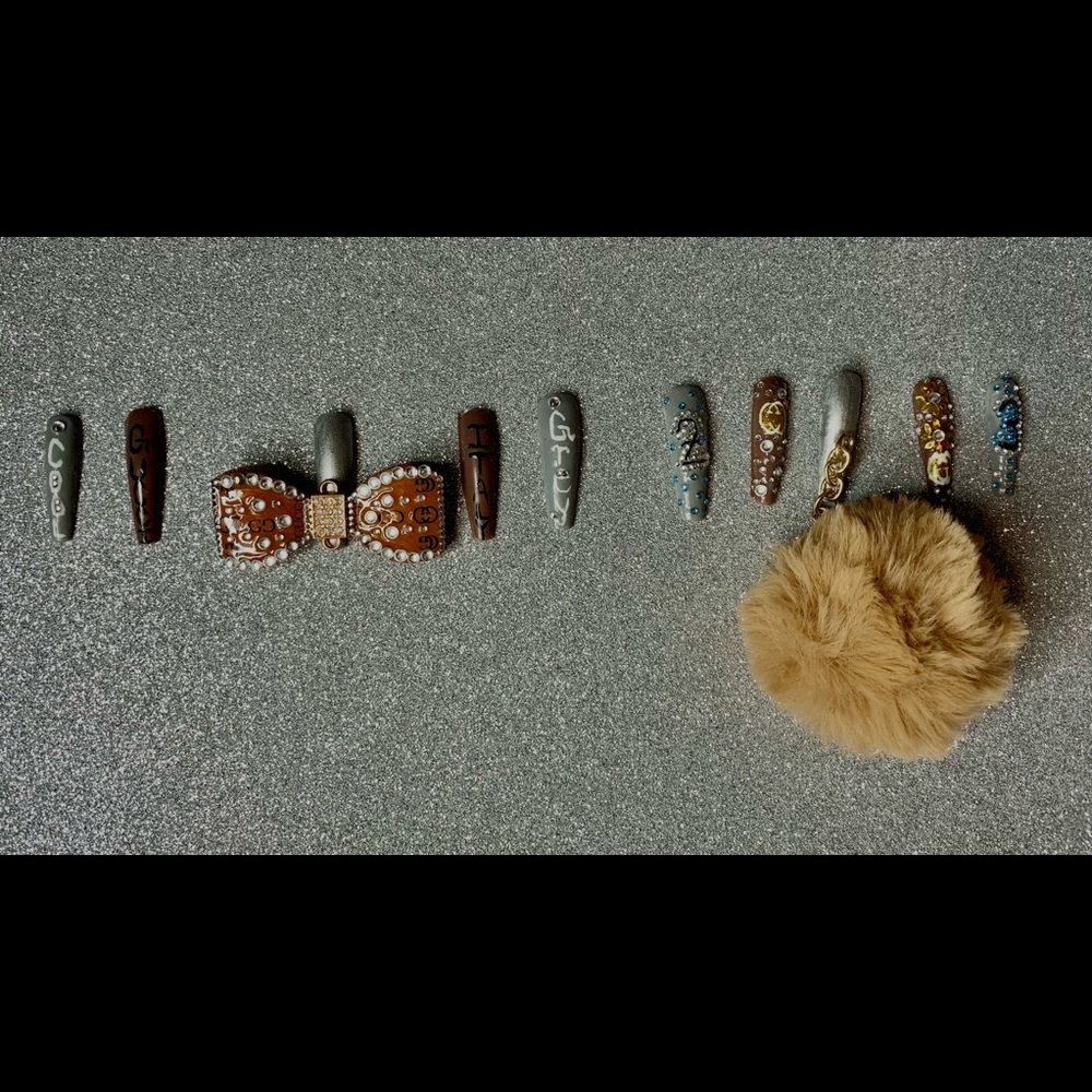 Exclusive press on nails are for sale